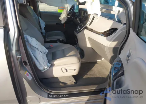 2018 Toyota Sienna Xle 8 Passenger z USA, uszkodzony, nr VIN 5TDYZ3DC7JS959182